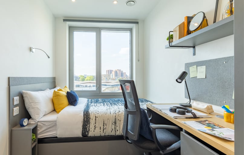 Bronze En Suite, Great Court, 78 Rolls Road, Bermondsey, London - Image 1